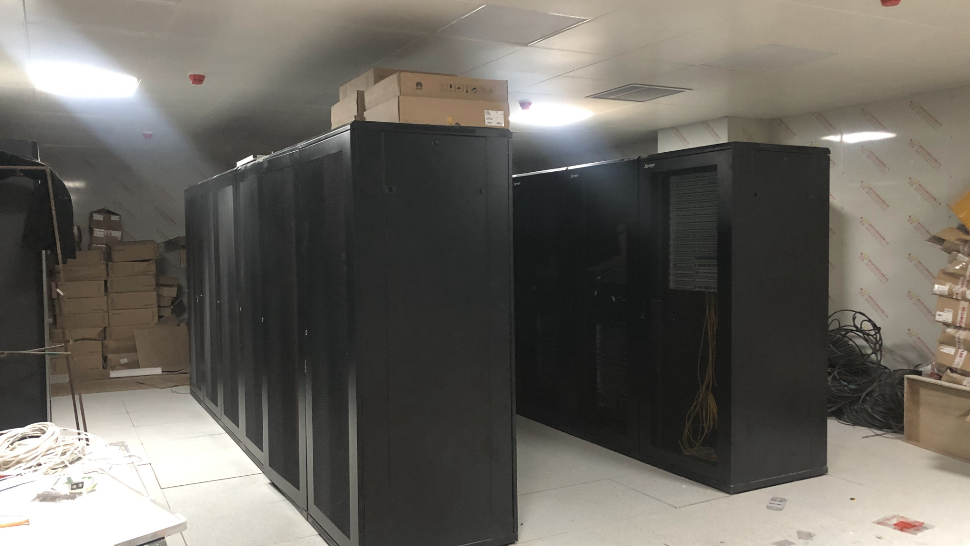 精致森藍機柜廠家關(guān)于服務器機柜結(jié)構(gòu)和參數(shù)介紹