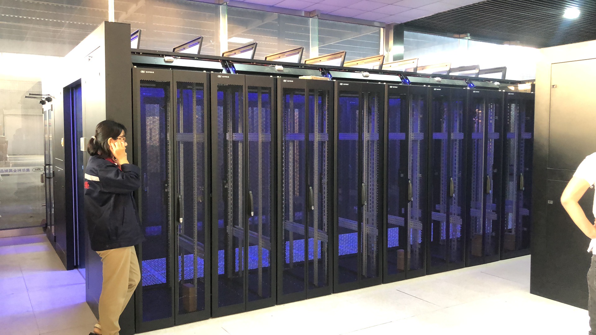 精致森藍機柜外觀處理和表面工藝介紹