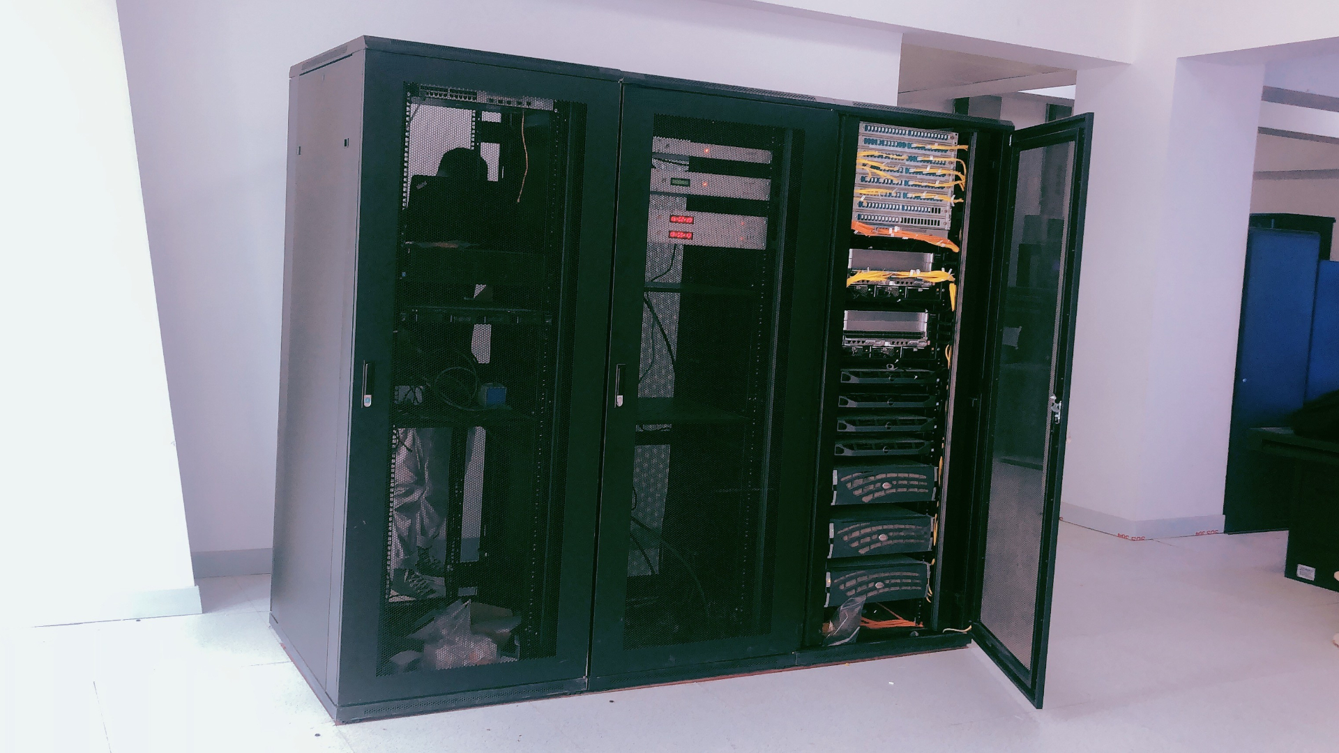 服務器的1U、2U是什么意思？42U機柜可以放多少臺服務器？