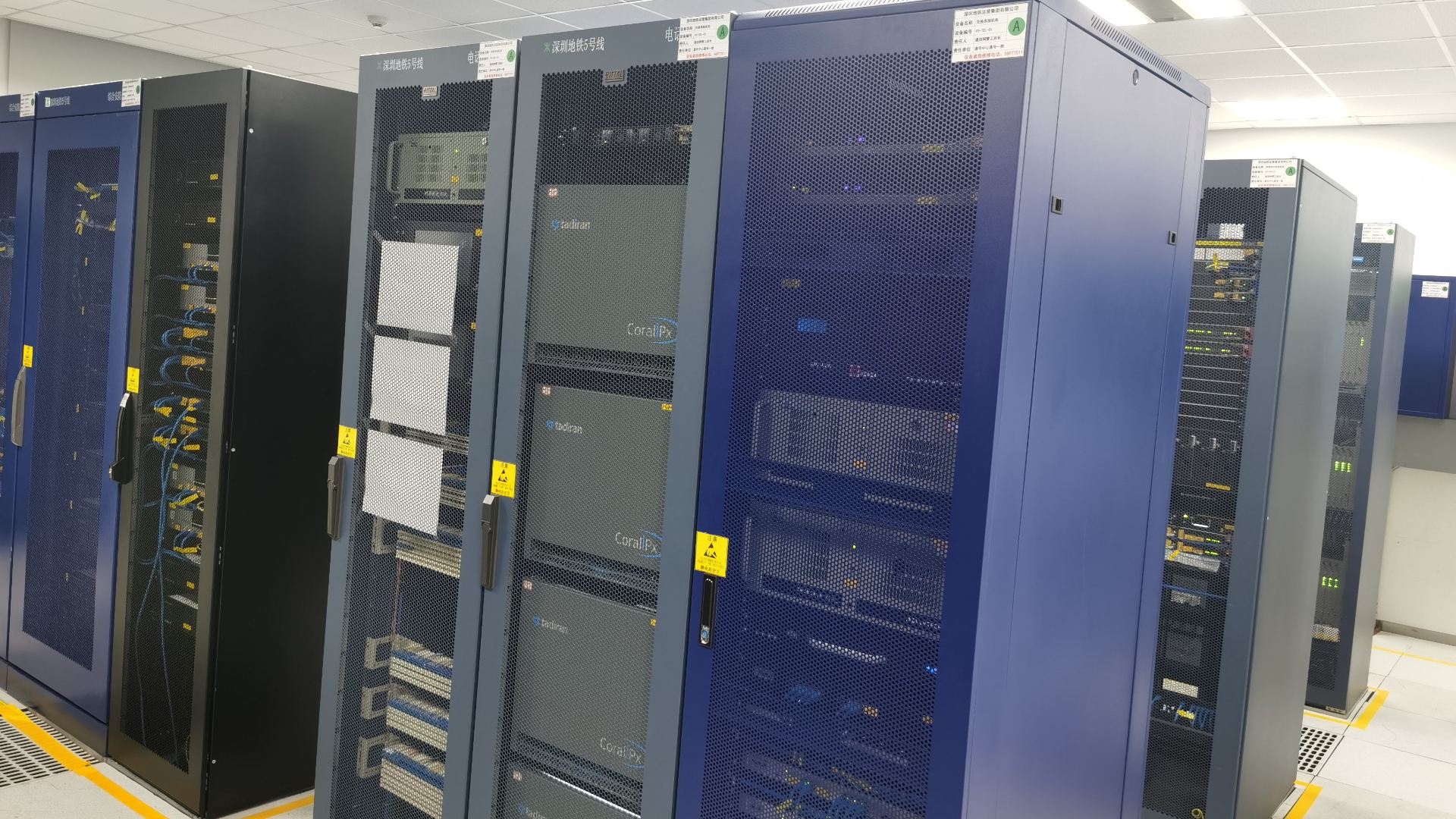 機(jī)房數(shù)據(jù)中心應(yīng)該如何挑選網(wǎng)絡(luò)機(jī)柜