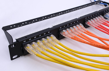 網(wǎng)絡(luò)機(jī)柜綁扎