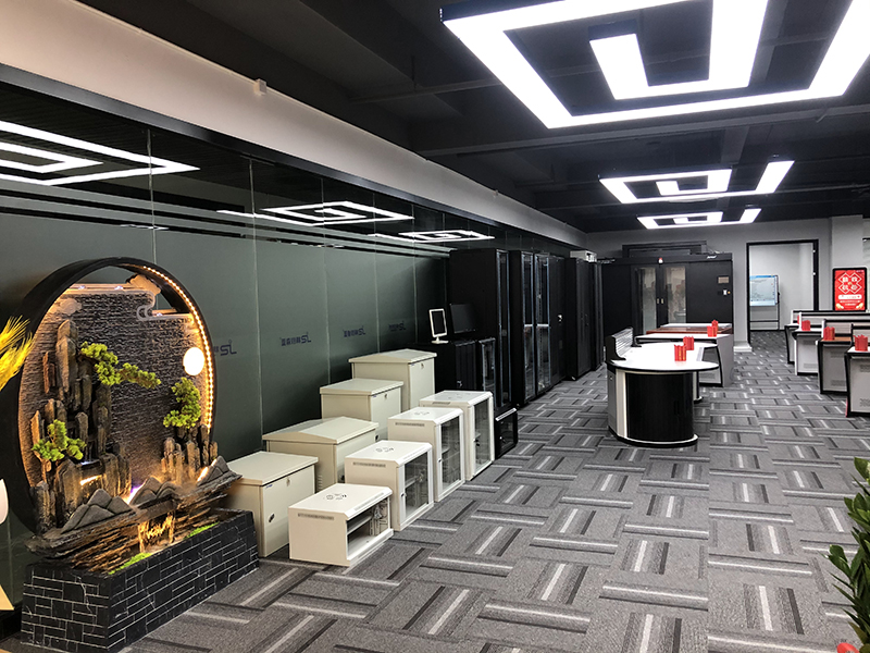 網(wǎng)絡(luò)機(jī)柜展廳